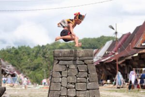 Lompat Batu Nias: Warisan Budaya yang Menguji Keberanian dan Kekuatan