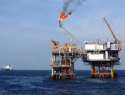 Harga Minyak Melemah Setelah Stok AS Tunjukkan Kenaikan Tajam